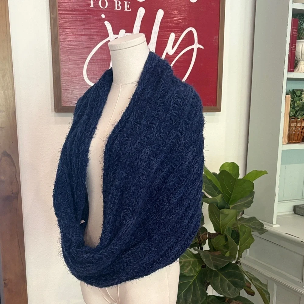 NEW I.N.C. Women's ONE SIZE Infinity Fluffy Dark Blue Cozy Winter Neck Scarf